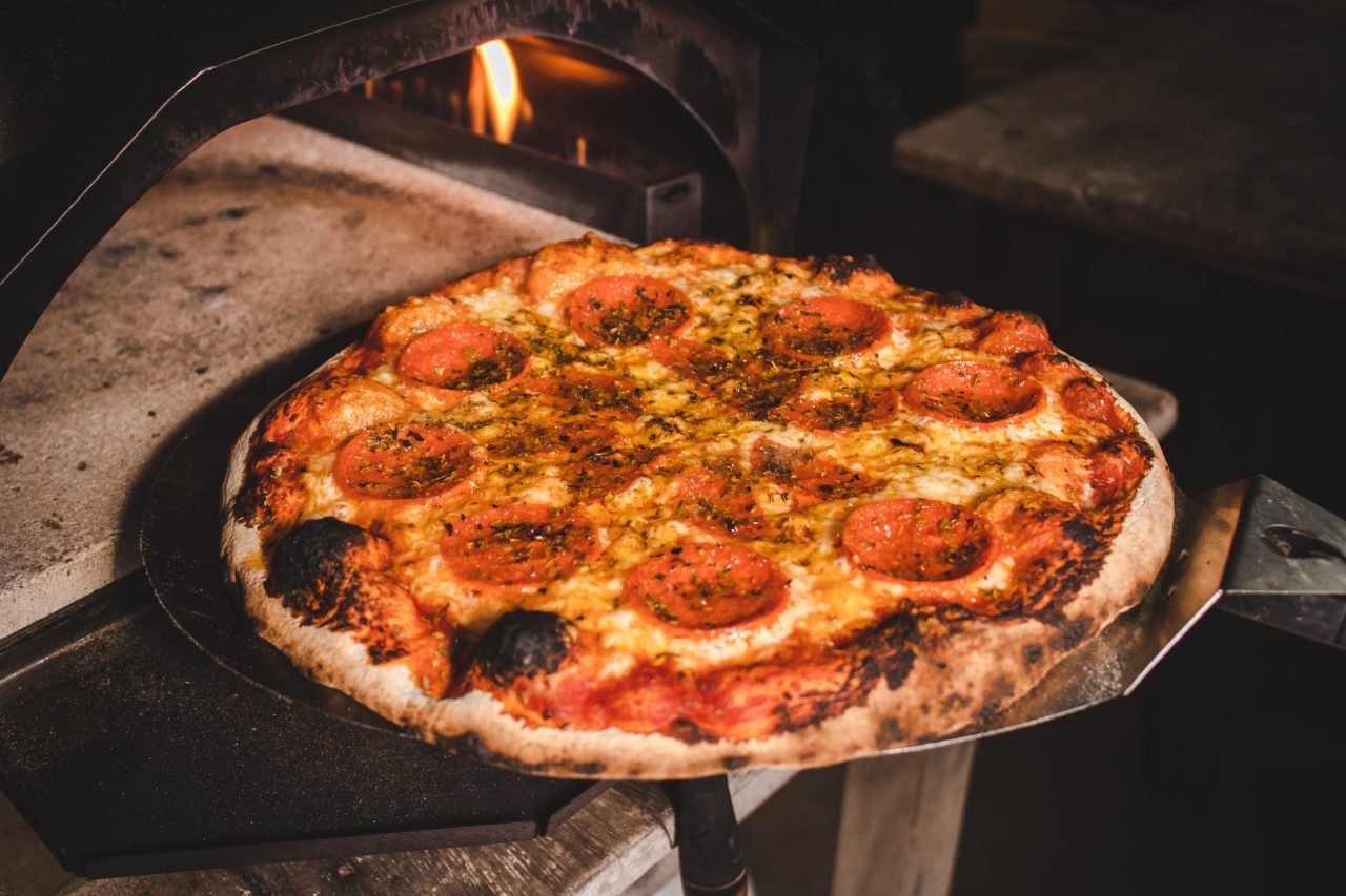 Wood-Fired-Pizza-Oven-versus-Gas