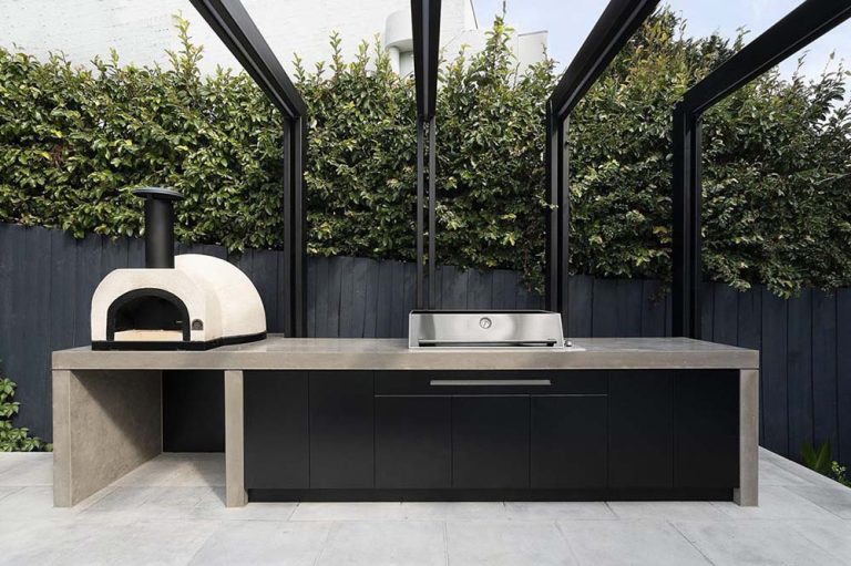 woodfired outdoor pizza oven