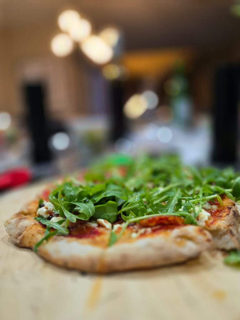 Rocket and prosciutto pizza - 1