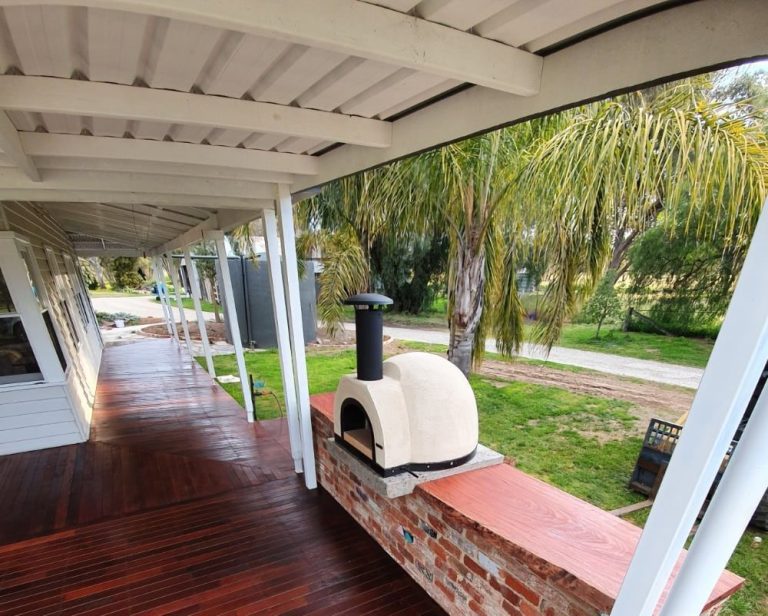 woodfired outdoor pizza oven